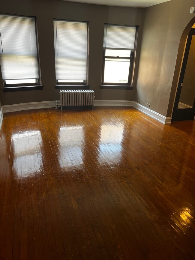 Building Photo - 8036 S Ellis Ave