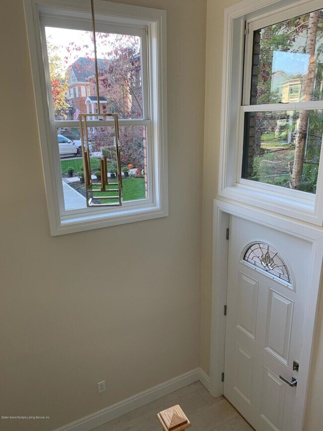 Building Photo - 528 Albourne Ave