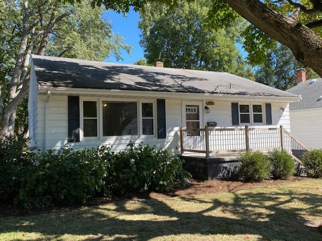Foto principal - Great Central Location and spacious living...