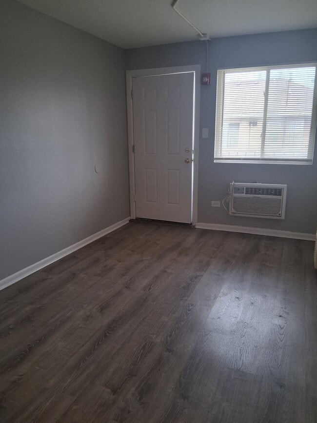 Foto del edificio - 3351 Commercial Ave