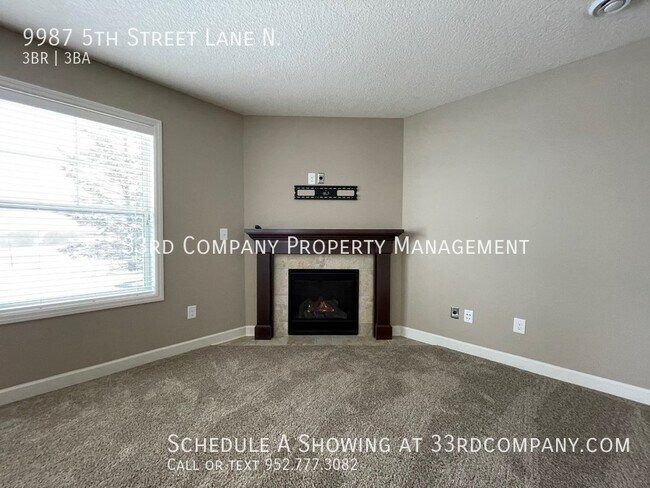 Foto del edificio - Beautiful 3 Bedroom, 2 Story End Unit Town...