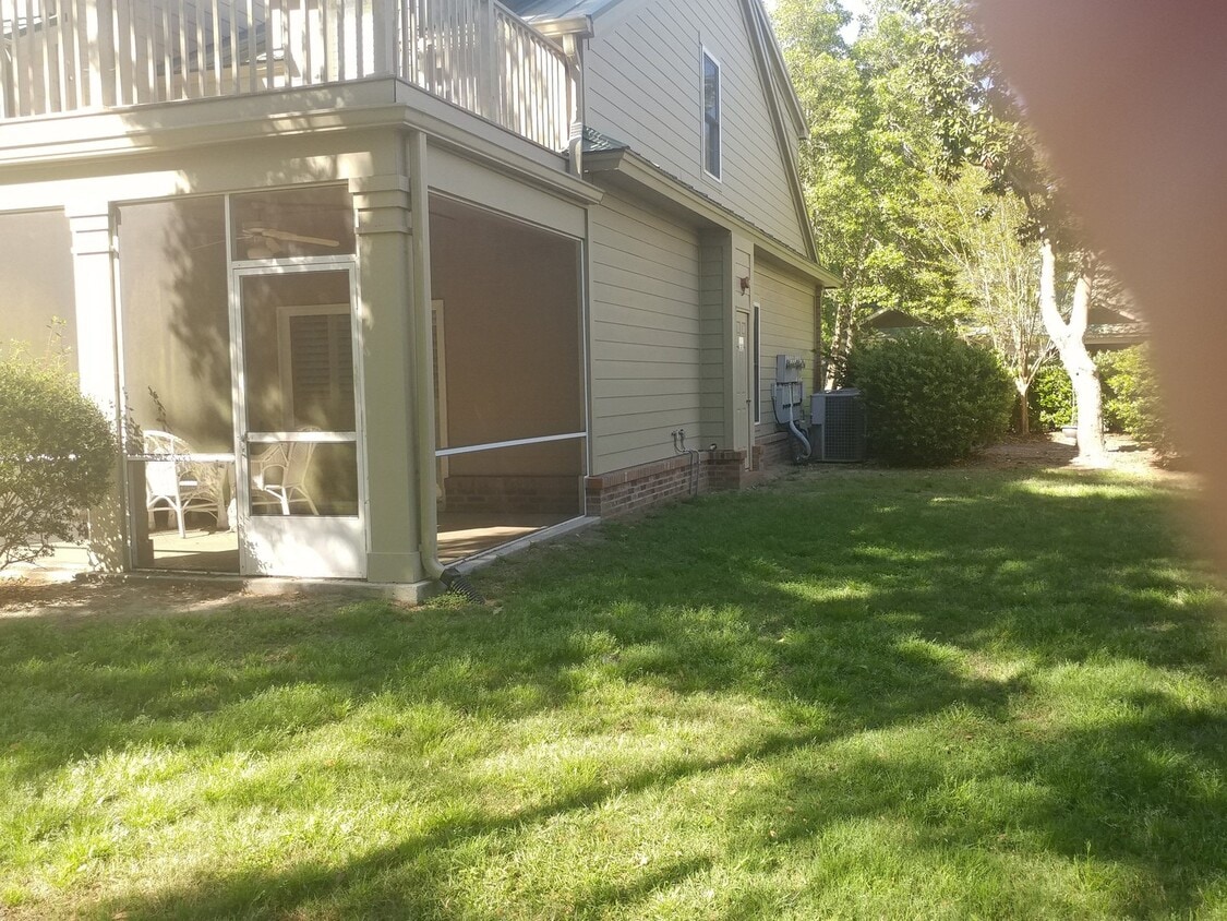 Building Photo - 4 Bedroom 3.5 Bath town home in Pawleys Pl...
