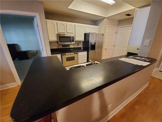 Foto del edificio - 2700 Pine Tree Rd NE