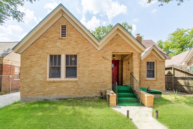 Building Photo - 1438 Munger St