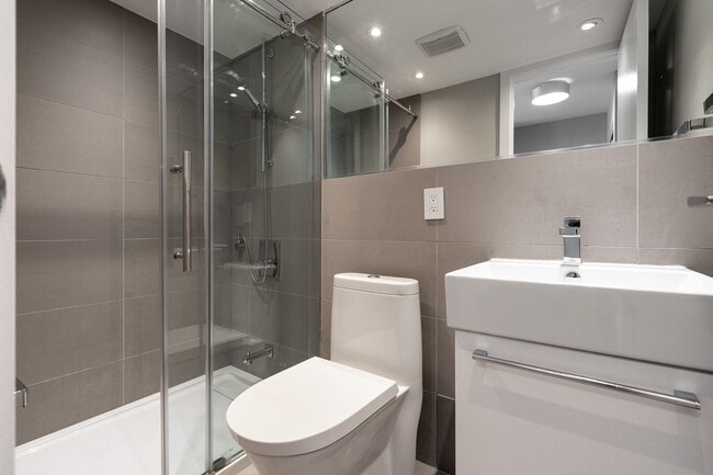 Photo du bâtiment - 730 St Clarens Ave