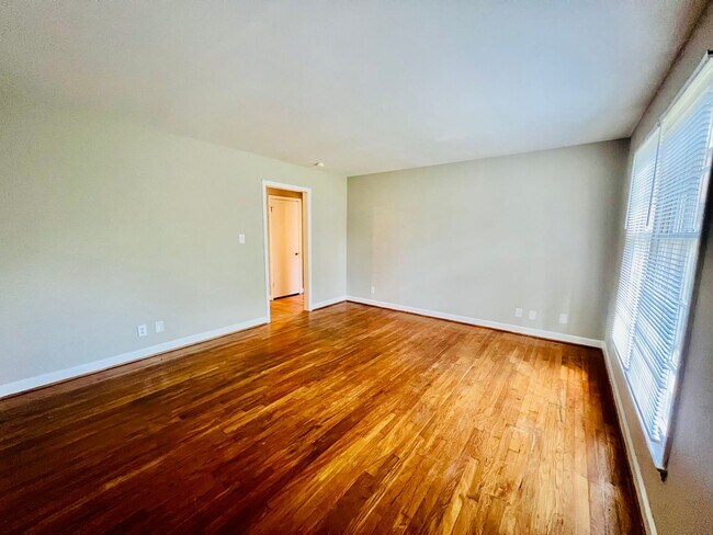 Building Photo - 3821 Rosehaven Dr