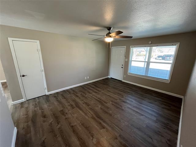 Foto del edificio - 936 Bluewood Dr