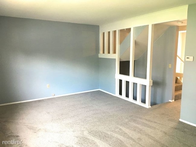 Building Photo - 3 br, 1.5 bath Townhome - 7 Dorset