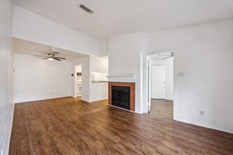 Building Photo - 768 Memorial Mews St