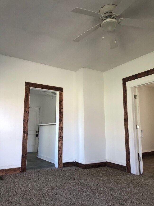 Building Photo - 432 S Linden Ave