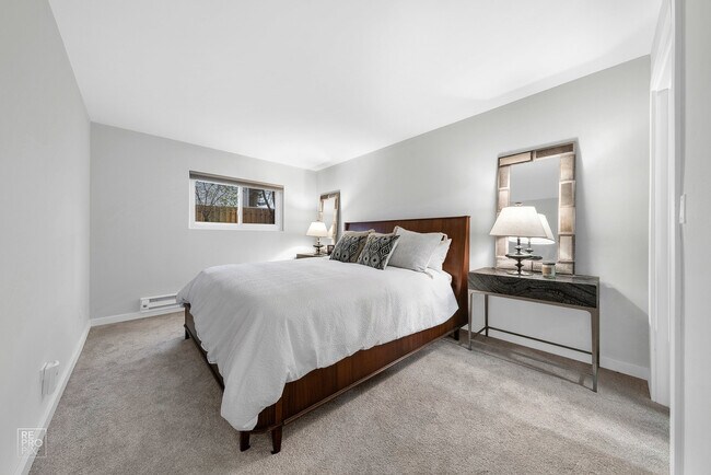 Foto del edificio - 720 Maple Ave