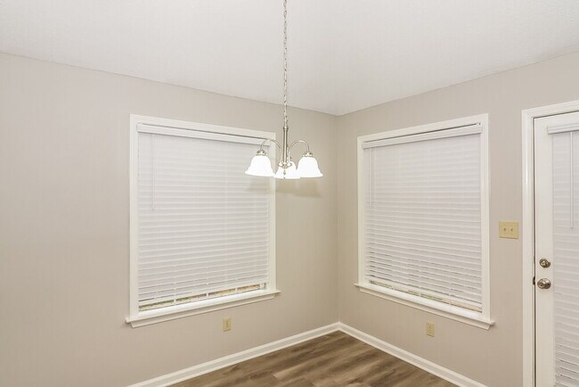 Foto del edificio - 1124 Dove Hollow Cir E