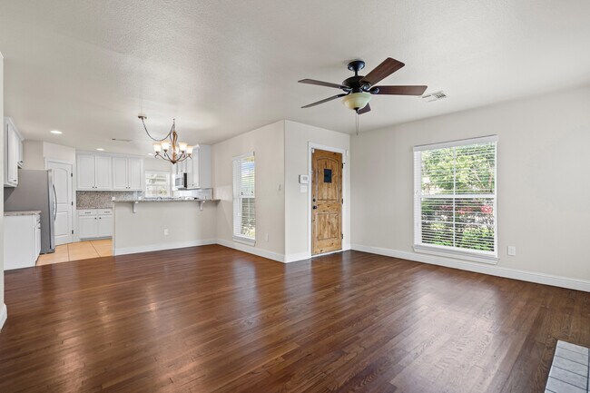 Foto del edificio - 2609 Benbrook Blvd