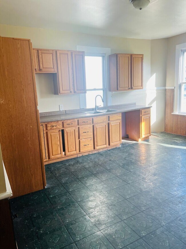 Building Photo - 4 br, 1 bath House - 1611 S. Beaver St.