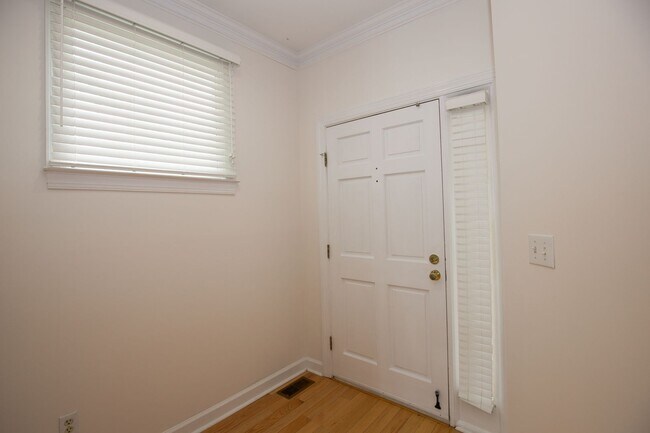 Foto del edificio - Woodlake Townhouse