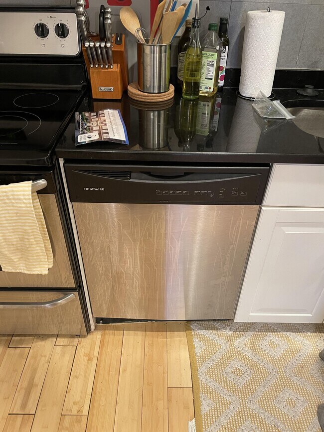 Building Photo - 11 Commonwealth Ct