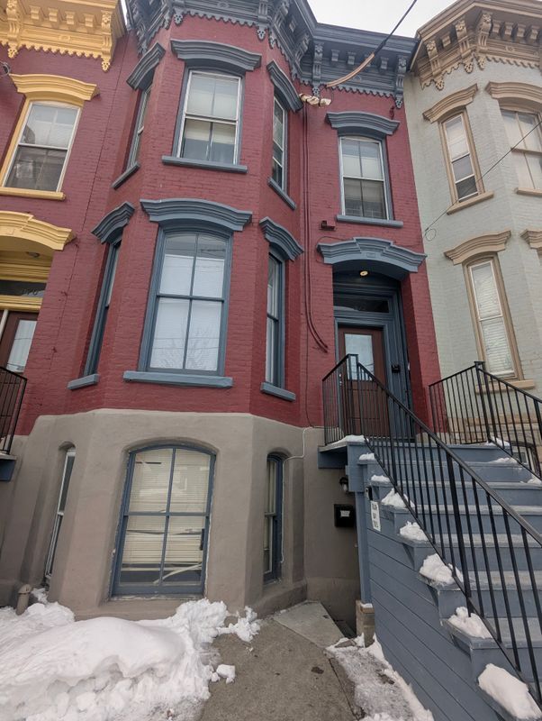 Primary Photo - 372 Clinton Ave