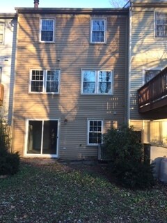 Building Photo - 5 Brahms Ct