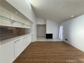 Building Photo - 575 Esplanade