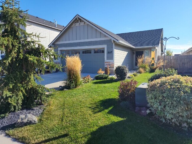 Building Photo - Charming 3bdrm/2ba single-story home