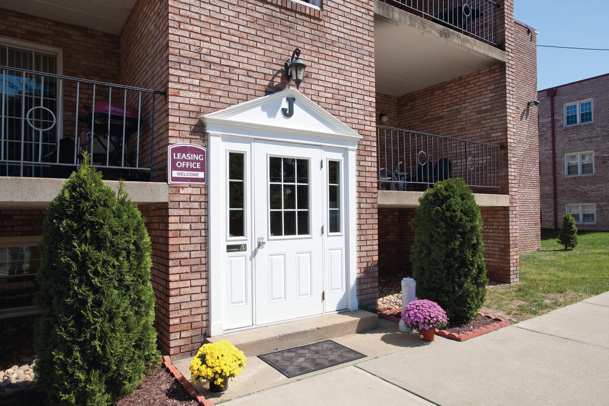 Monroe Village Apartments Monroeville, PA