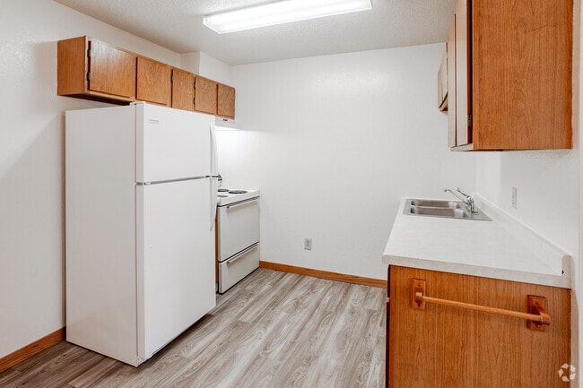 1BR, 1BA - 636SF - Kents West Apartments
