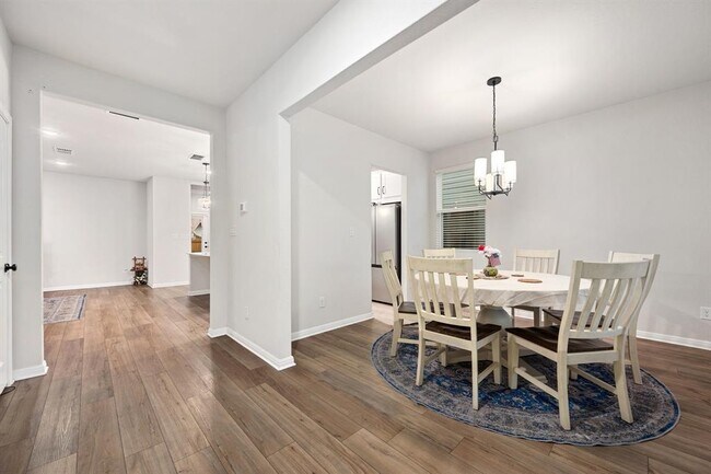 Foto del edificio - 236 Travis Ln