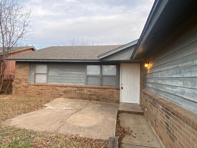 Foto del edificio - 3 bedroom 2 bath