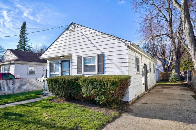 Building Photo - Cozy 2BR Home in Flint with Central AC, Washer/Dryer & Pet-Friendly for Only $800/Month!