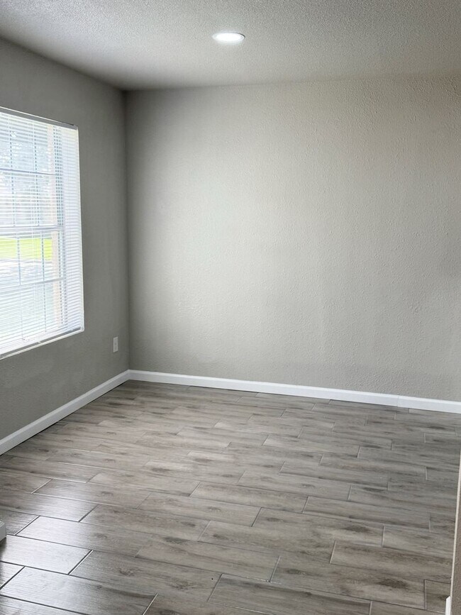 Foto del edificio - 8746 Glen Meadow Ln
