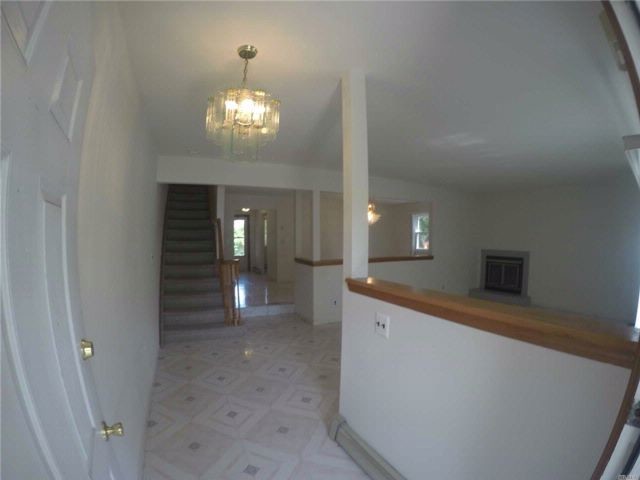 Building Photo - 551 Rosevale Ave