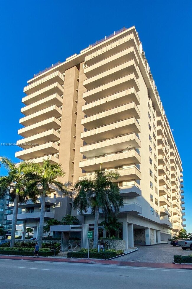 Foto del edificio - 9225 Collins Ave