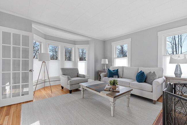 Building Photo - 12 Hollis St