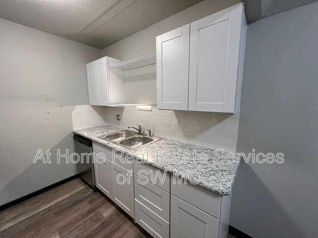 Foto del edificio - 1242 E Cherry St