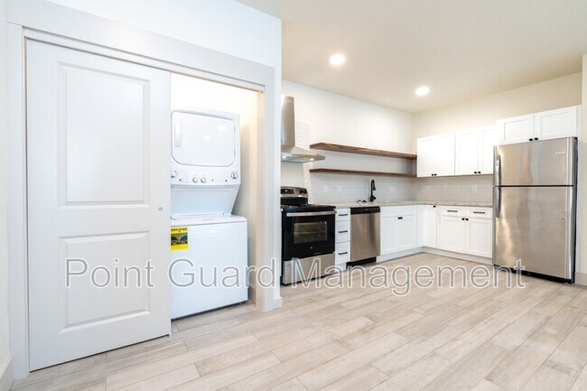 Foto del edificio - 1230 N Greenwich Rd