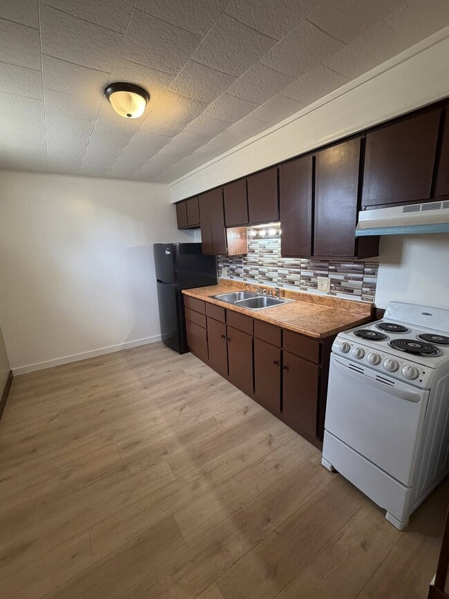 Building Photo - 91 W 5th St