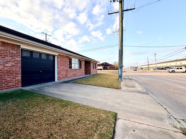 Building Photo - 237 Nederland Ave