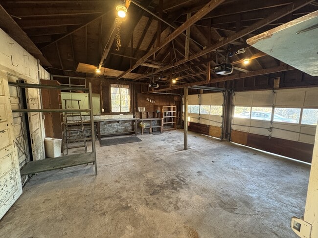 Building Photo - 3895 Azalean Dr