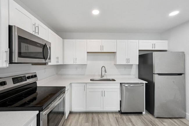 Full Kitchen - Parkview Village at Celebration