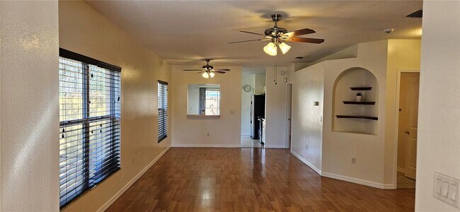 Foto del edificio - 1947 Tinker Dr