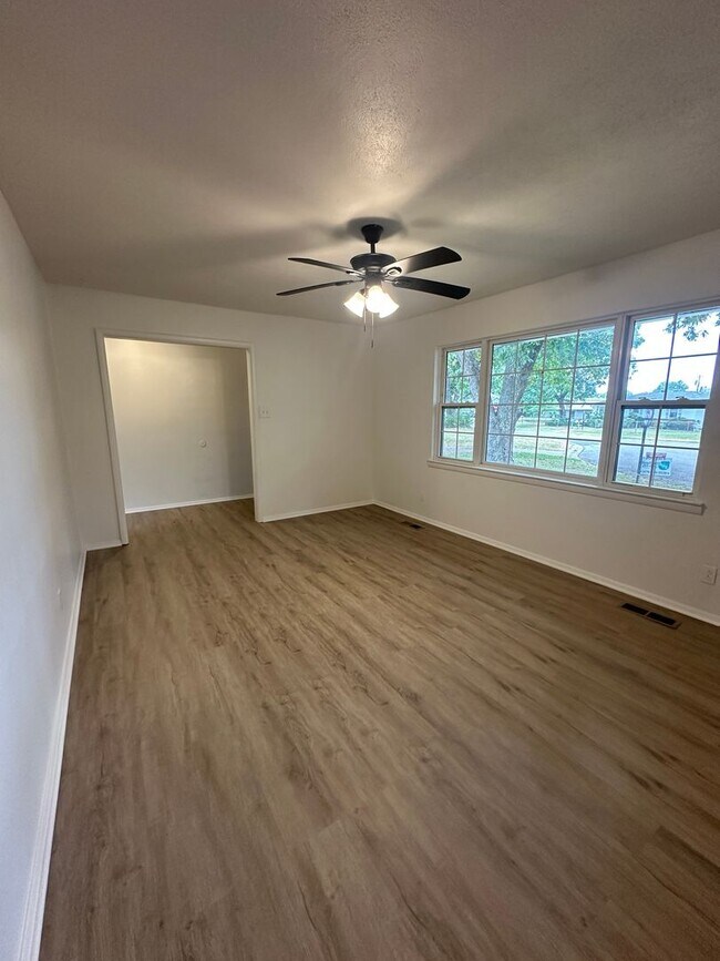 Building Photo - 6 Raleigh Cir