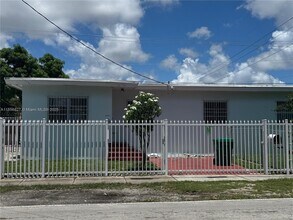 Building Photo - 1060 SW 29th Ave