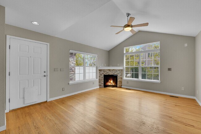 Photo - $2,925.00 - 3-bed, 3.5 bath Townhome with Finished Basement and Fireplace in Broomfield!