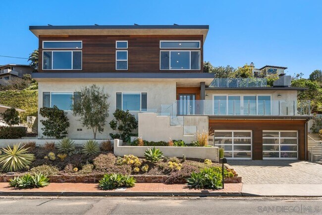Building Photo - 923 Muirlands Vista Way
