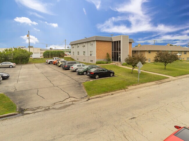 Building Photo - 2439 Holmes St