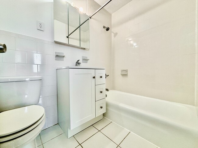 Foto del edificio - 3333 Broadway