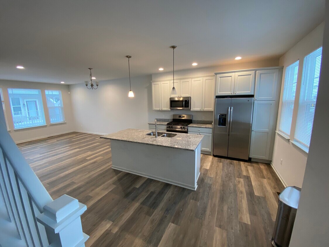 Main floor: kitchen, dining and living - 466 N Wixom Rd