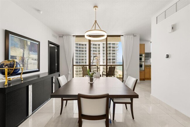Building Photo - 16275 Collins Ave