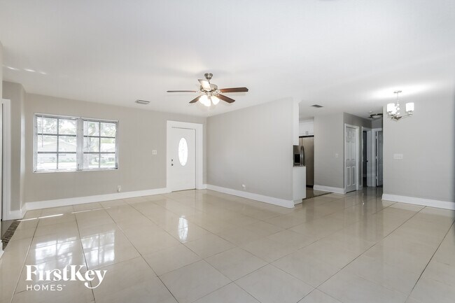 Building Photo - 401 Superior Pl