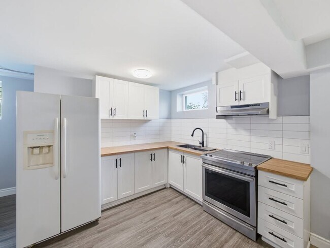 Building Photo - 309 Strathearne Ave